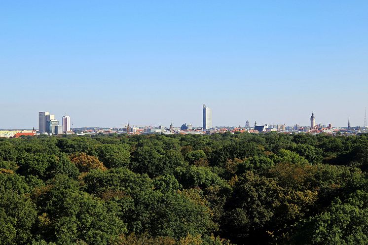 Blick vom Rosental auf die Skyline von Leipzig
