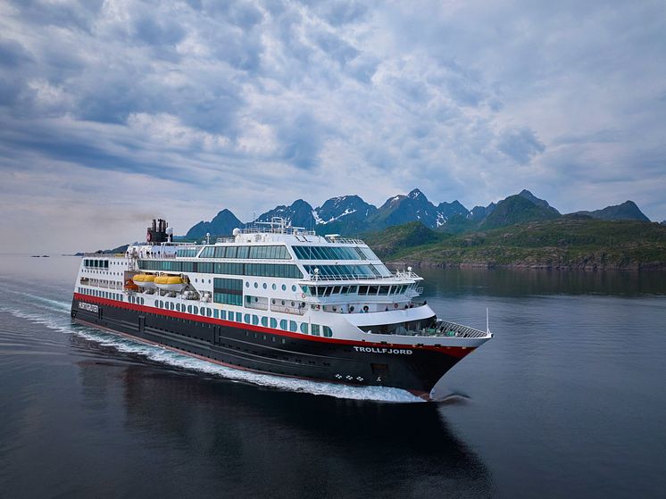 TF-Brettesnes-Photo_Espen_Mills_Hurtigruten.JPG