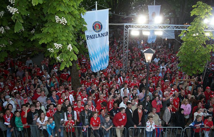 FC Bayern Paulaner Fanfest-2019-Fans