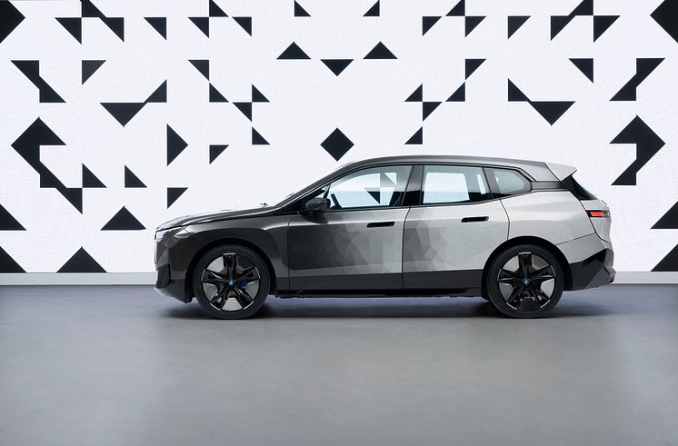 BMW iX med E Ink