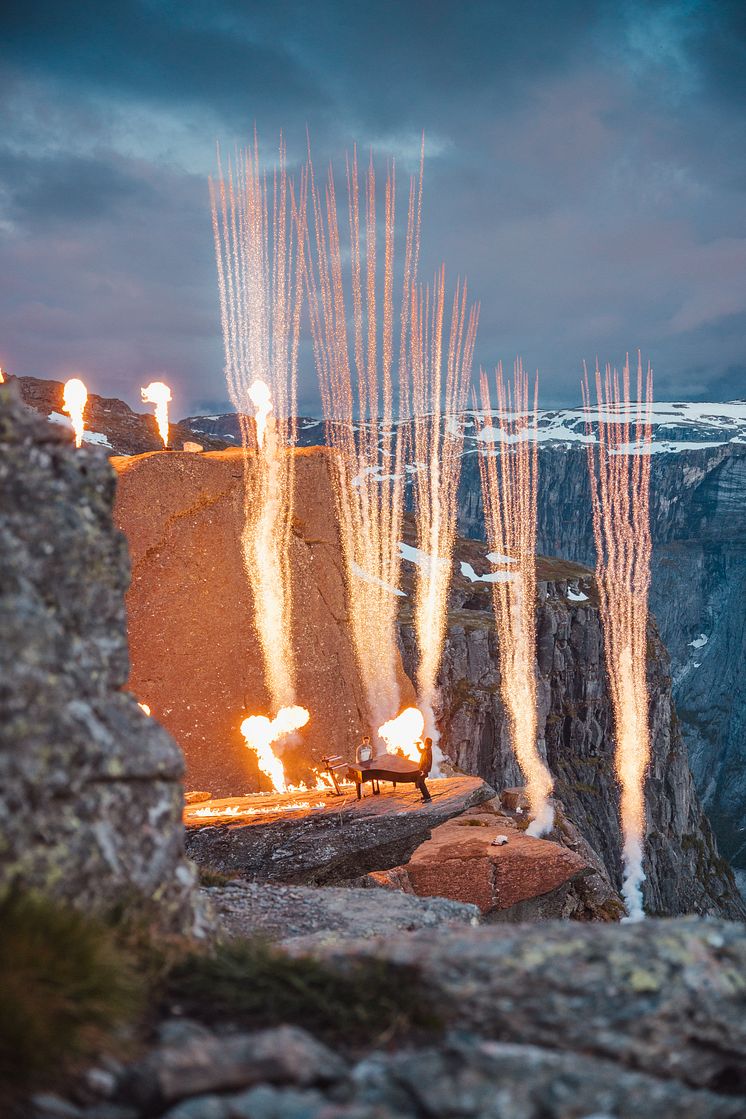 KYGO performance on Trolltunga