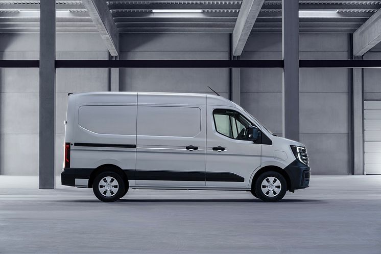 Nissan_Interstar_PK_EV_High_005