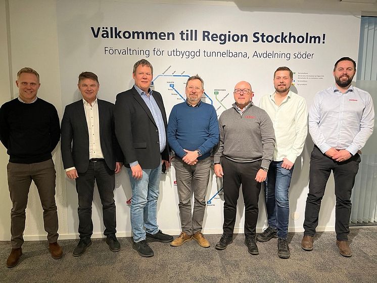 Representanter från Region Stockholm tillsammans med Cramos Samuel Alteborg, Anders Nielsen Holm och Erik Rowland.jpg