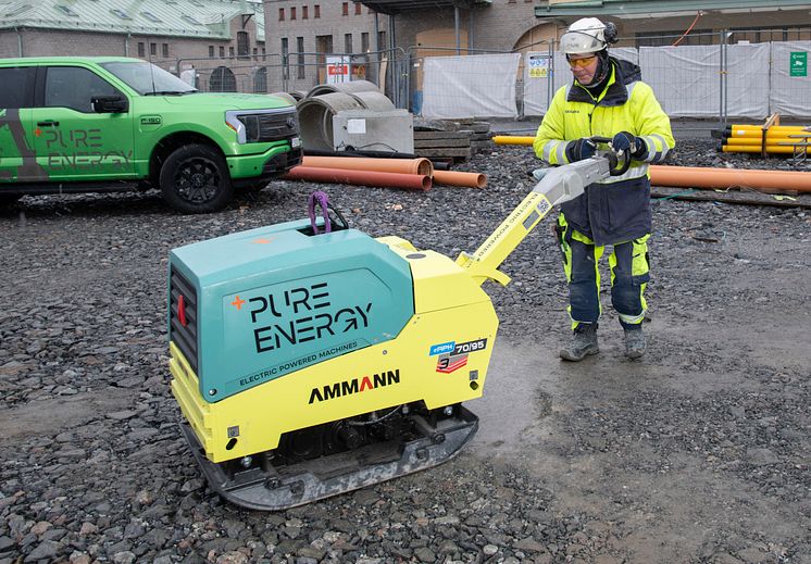 Ammann eAPH 70/95 elektrisk vibroplatta är i drift hos Skanska