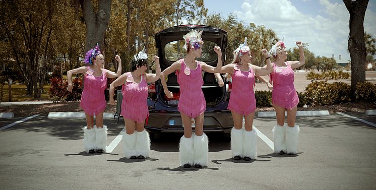 CalendarGirls_Dancingatparkinglot_PhotobyLoveMartinsen