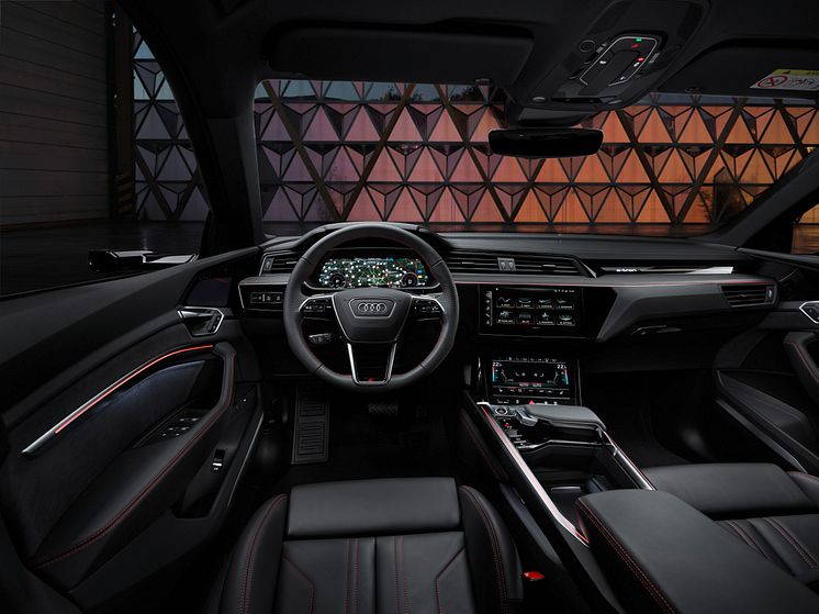 Audi Q8 e-tron (Chronosgrå) interiør