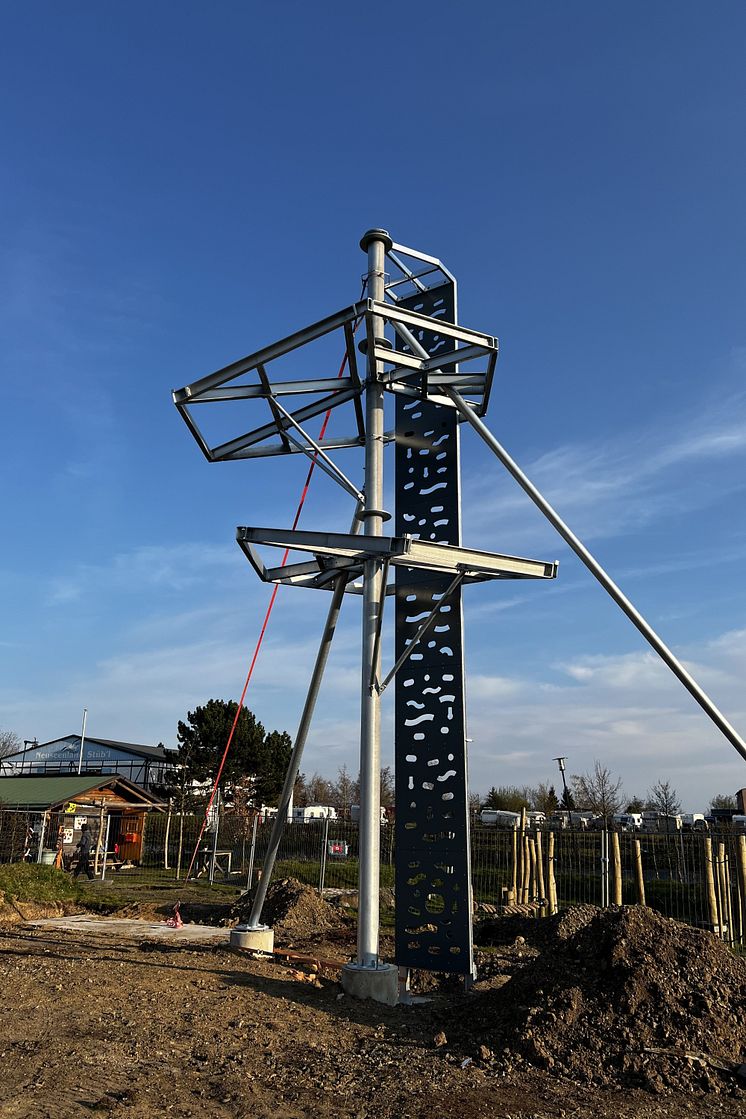 Kletterpark Markkleeberg - Seilbahnstütze mit Kletterwand
