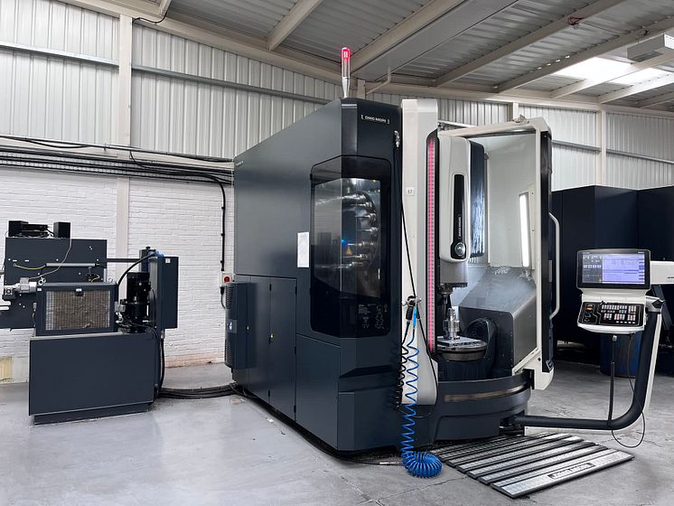 4 DMG MORI DMU 65 monoBLOCK 5-Axis Machining Centre