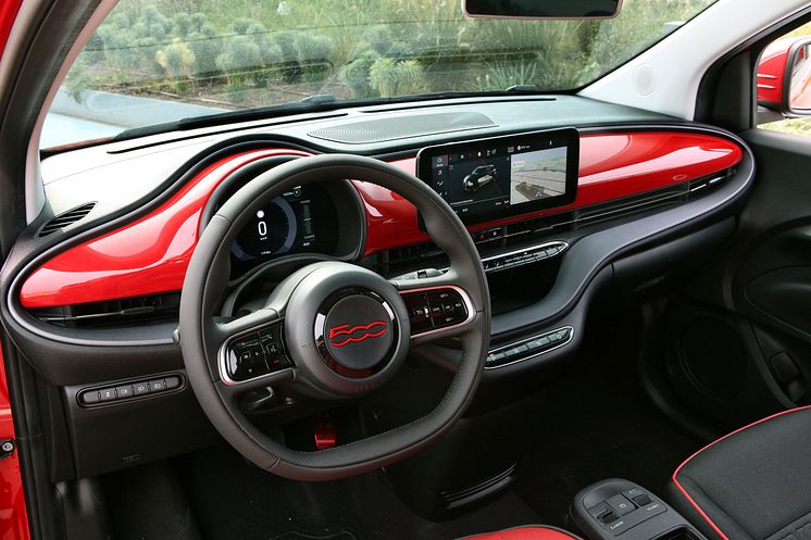 28_New Fiat 500e (RED)