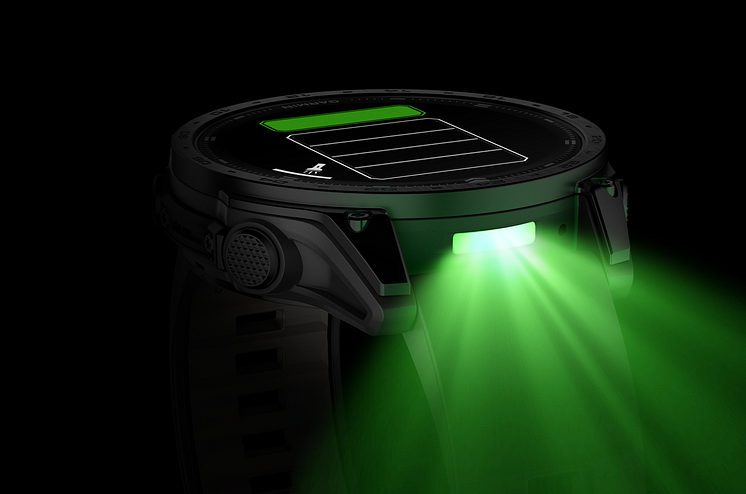 tactix8_47mm_AMOLED_HR_flashlight_green.png