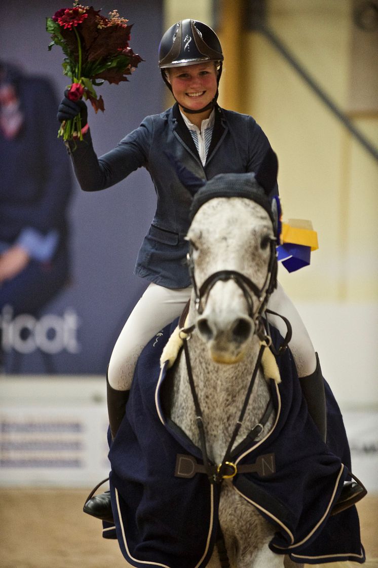  Emelie Grönberg segrare i Runsten Equestrian Ungdoms Grand Prix