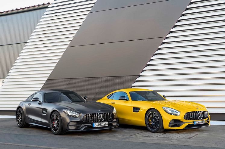 Nya Mercedes-AMG GT C och Mercedes-AMG GT S. Båda med den nya, elaka grillen.