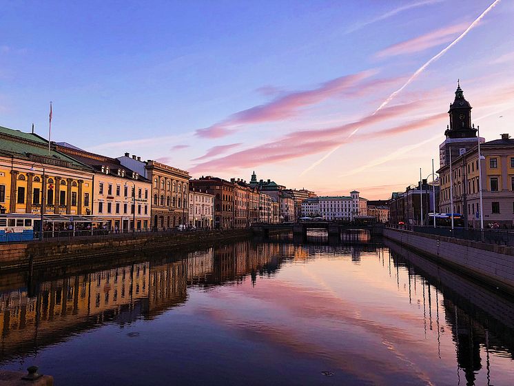 sweden-gothenburg-river-sunset-975676540 (1)