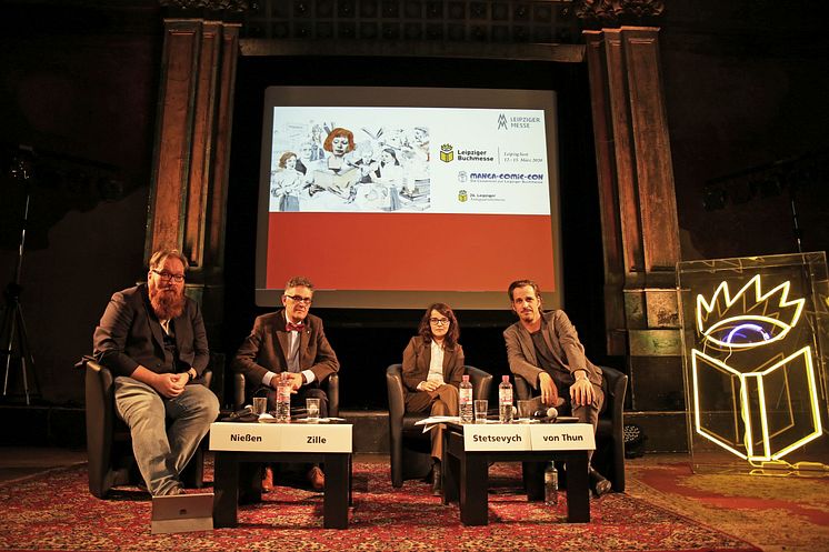 Moderator Claudius Nießen, Buchmessedirektor Oliver Zille, Kuratorin Kateryna Stetsevych und Schauspieler Max von Thun (v.l.) geben Einblicke in die Leipziger Buchmesse 2020