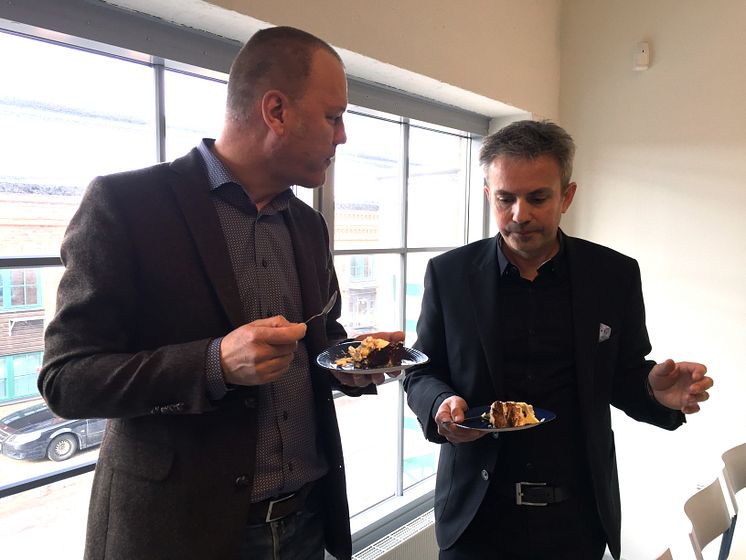 CEVT CEO Mats Fägerhag i samspråk med Trollhättans Tomts VD Anders Torslid