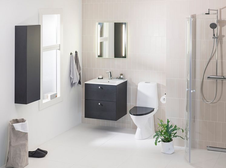 IDO Elegant -pesuallas, -alakaappi ja -puolikorkea kaappi, IDO Rimfree -wc-istuin, IDO Reflect -seinäpeili ja IDO Showerscreen