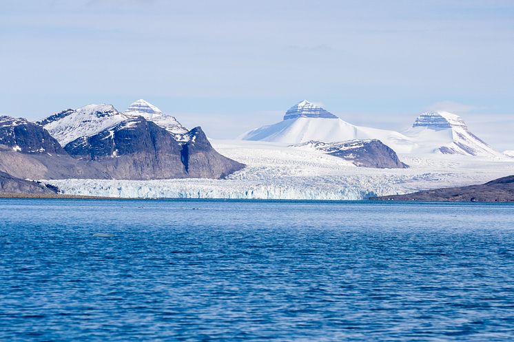 Tre kroner Fjell Svalbard Foto Kjetil Sagerup.jpg