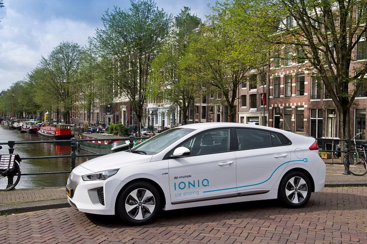 100 Hyundai IONIQ bildar utsläppsfri bilpool i Amsterdam.