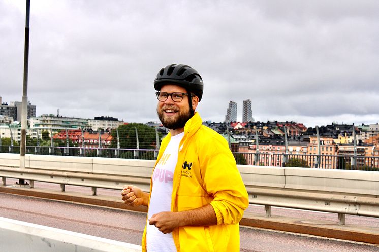 Hampus Busk guidar cykelturen Från kaj till kaj
