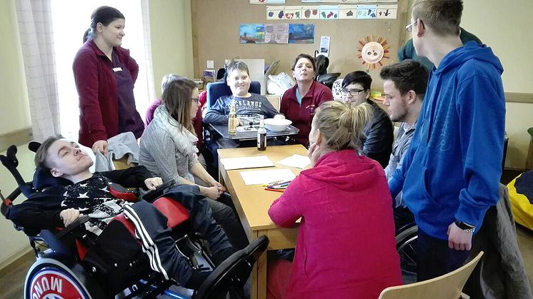 Geschwisterbegleitung im Kinderhospiz Bärenherz: Kinder begeistern sich für Hip-Hop-Projekt & Rage Room