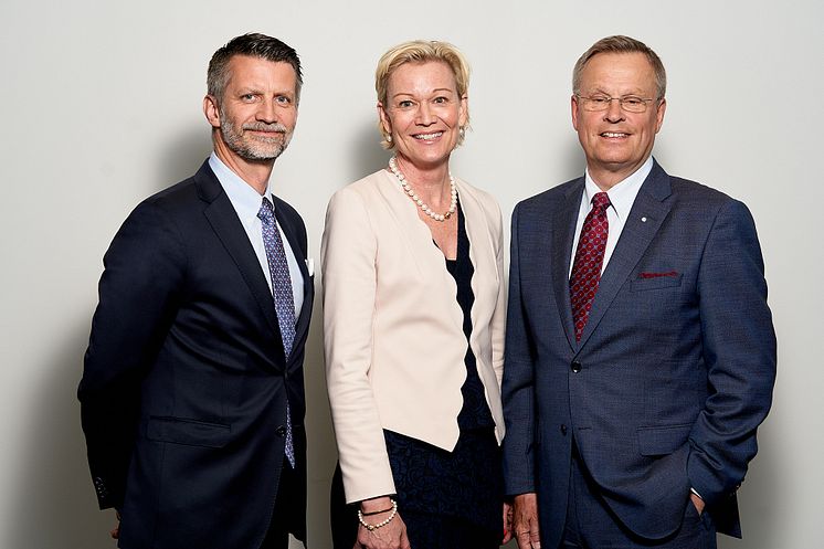 Urban Englund, ordförande, Carina Olson, CFO, och Erik Strand, vd och koncernchef.