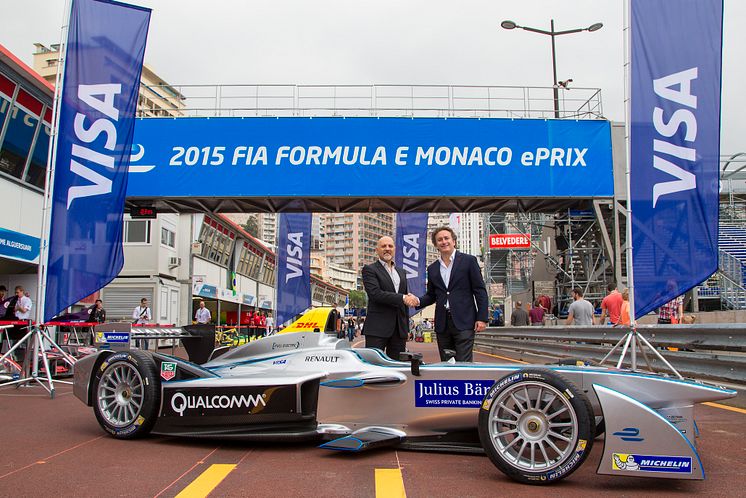 Mark Antipof, director de ventas y marketing de Visa Europe, y Alejandro Agag, consejero delegado de Formula E