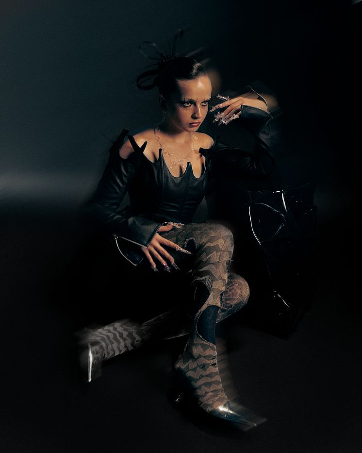 WILMA_PARASITE_2_foto_ Paul Edwards.jpg