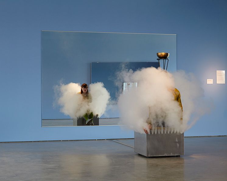 Jeppe Hein, Smoking Bench (Rykande bänk), 2002. Foto: Per Kristiansen