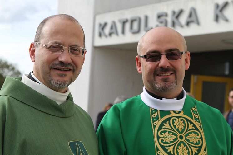 F. Simon-Petrus Seeman och diakon Mazin Noel i St. Ansgars katolska församling