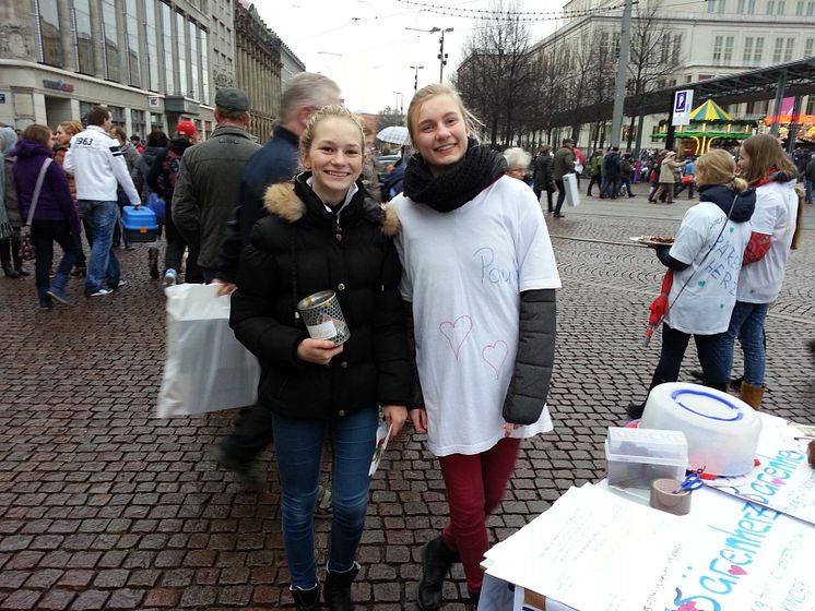 Überwältigender Erfolg beim Spendensammeln: Schüler der Rudolf-Hildebrand-Schule engagieren sich für Bärenherz 