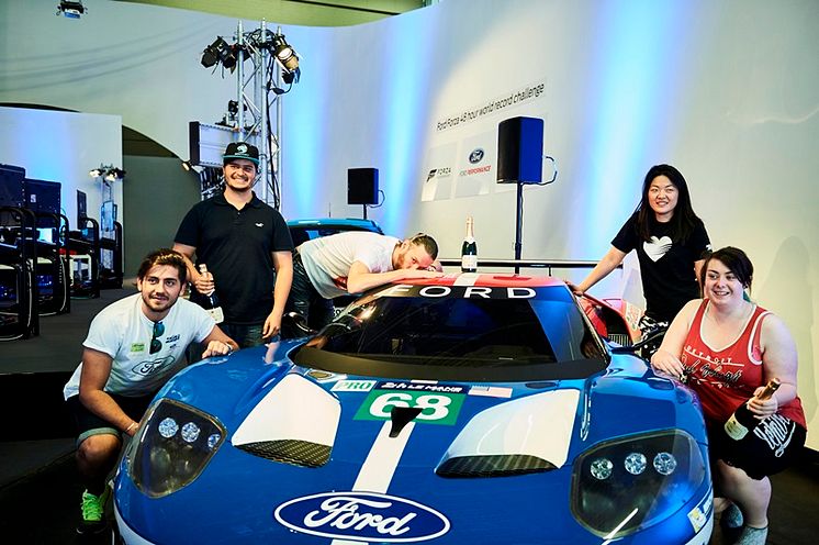 Új csúcs a GUINNESS WORLD RECORDS™ történetében: a játékosok 48 órán át versenyeztek a Forza Motorsport 6 videojáték Le Mans-i pályáján!