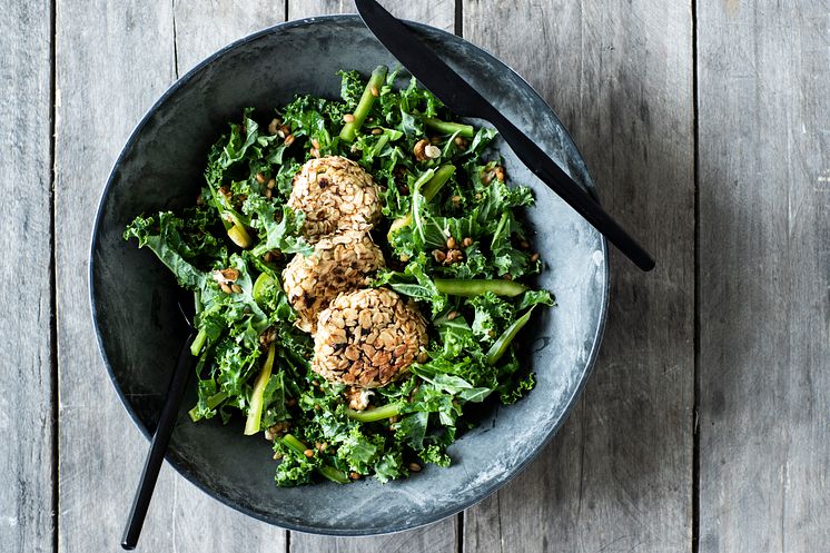 Fuldkorns fishcakes med sprød salat.jpg