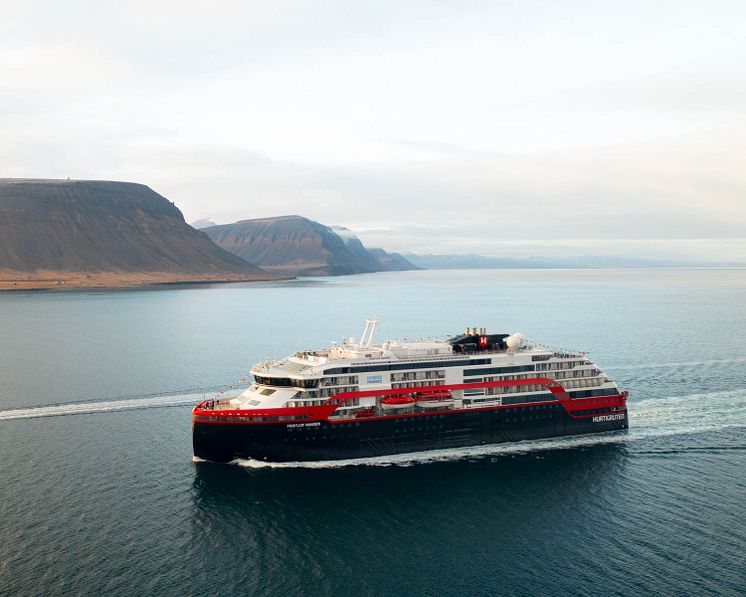 MS Fridtjof Nansen 01 Photo Oclin Hurtigruten Expeditions.jpg