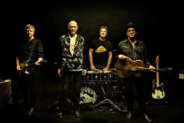 Midnight Oil Photo Credit Robert Hambling.jpg