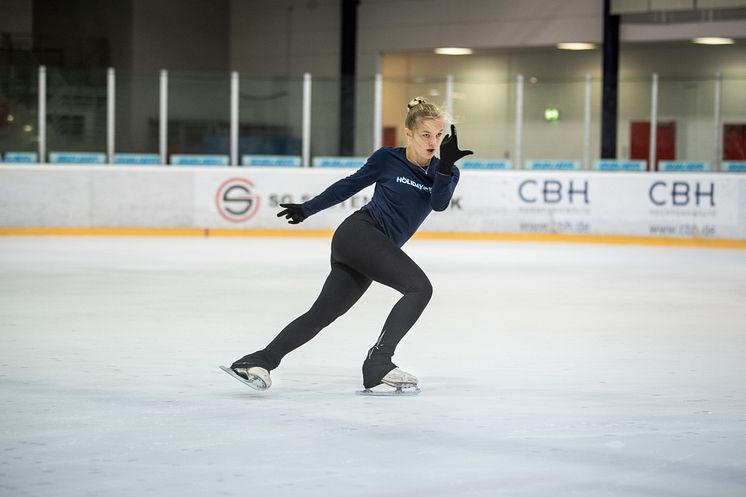 HOLIDAY ON ICE ACADEMY Sommercamp Frankfurt Leonie Schwenzner