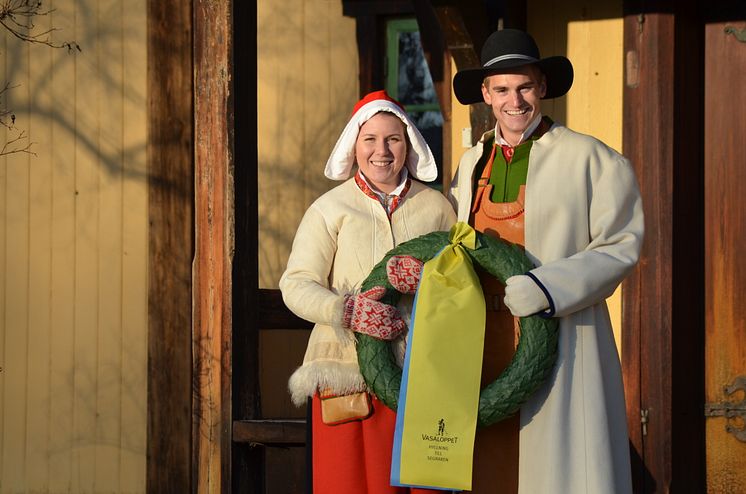 Kransmasen Victor och kranskullan Viktoria tar emot segrarna i TjejVasan och Vasaloppet 2015!