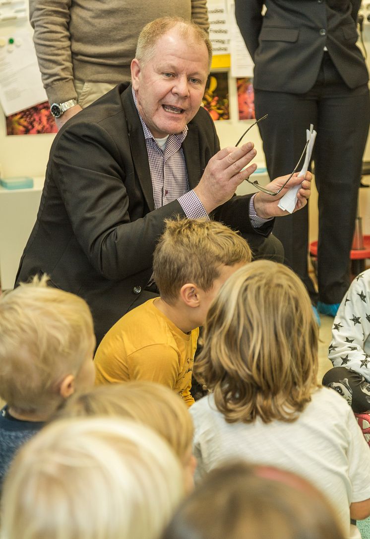 Peter Viinapuu svarar på barnens frågor