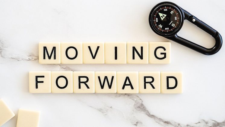 moving-forward-4777506_1280