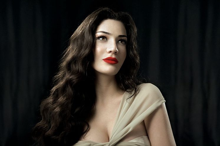 Ivi Adamou