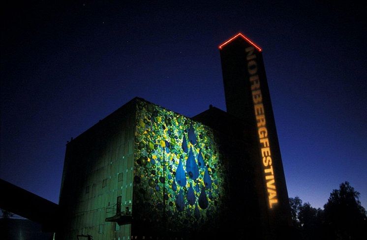 Mimerlaven reser sig över den 1981 stängda Mimergruvan i centrala Norberg.  Norbergfestival är en årlig Electronicafest för alla sinnen. Foto: Frederik Hilmer