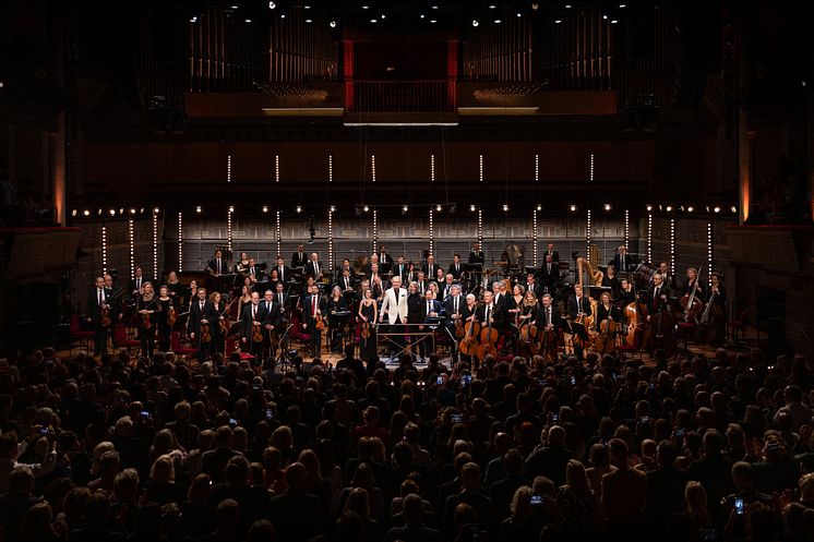 Symphonia: Tomas Ledin och Kungliga Filharmonikerna