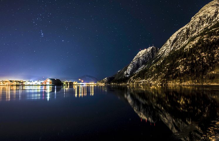 Kveld i Mosjøen, Øyfjellet til høyre