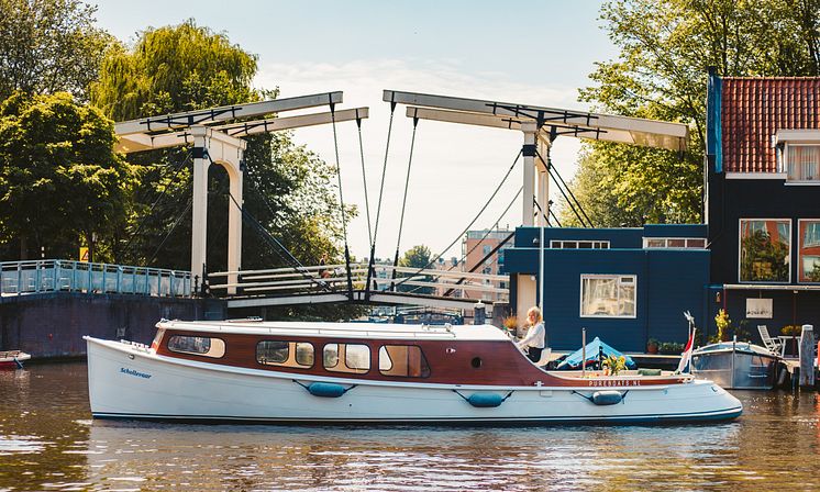 Hi-res image - Fischer Panda UK - Fischer Panda UK brand Bellmarine supplies environmentally-friendly systems for a range of boats, perfect for operation on inland rivers and canals