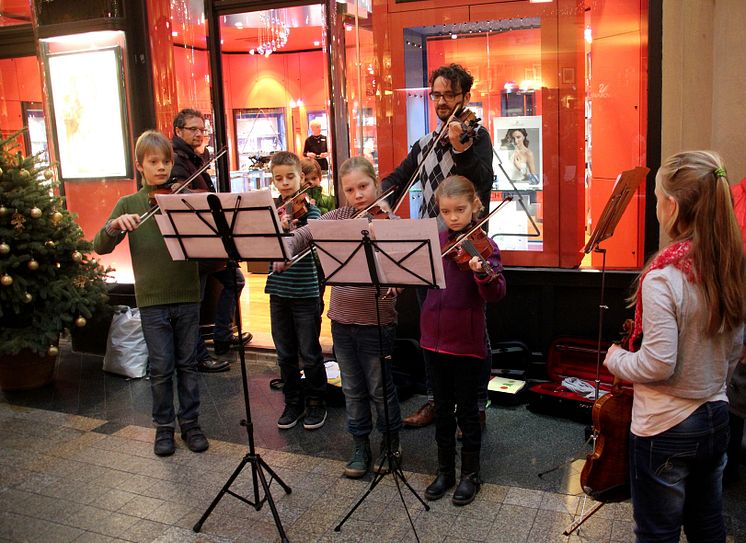 Großer Erfolg: Bärenherz-Weihnachtsbasar 2015