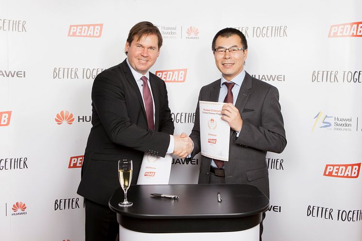 Jesper Bartholdson, CEO Pedab Group och Guan Jun, Head of Enterprise Business Huawei CEE&Nordic