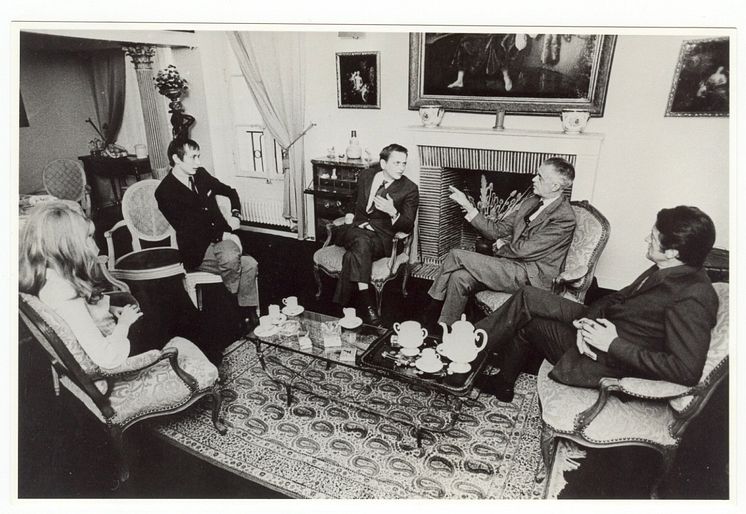 Från vänster: Eva S, Leif Biureborgh, Olof Palme, Maurice Duverger och Roland Dumas, 