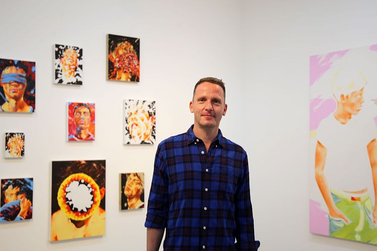 Norbert Bisky bei der Eröffnung seiner Ausstellung "Disinfotainment" in der G2 Kunsthalle