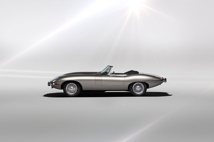 Jaguar E-TYPE Classic side