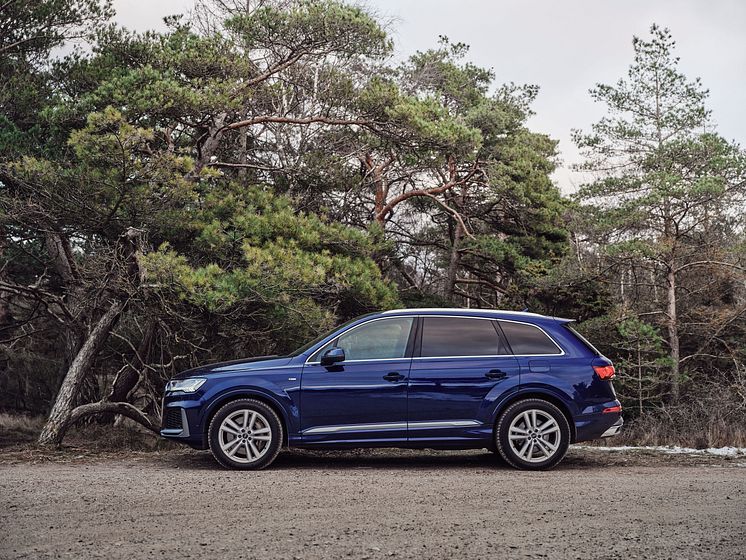 Audi Q7 TFSI e (Navarreblå)