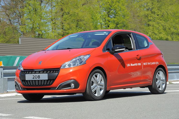 Nya Peugeot 208 BlueHDi sätter bränslerekord med 2,0 l/100 km  